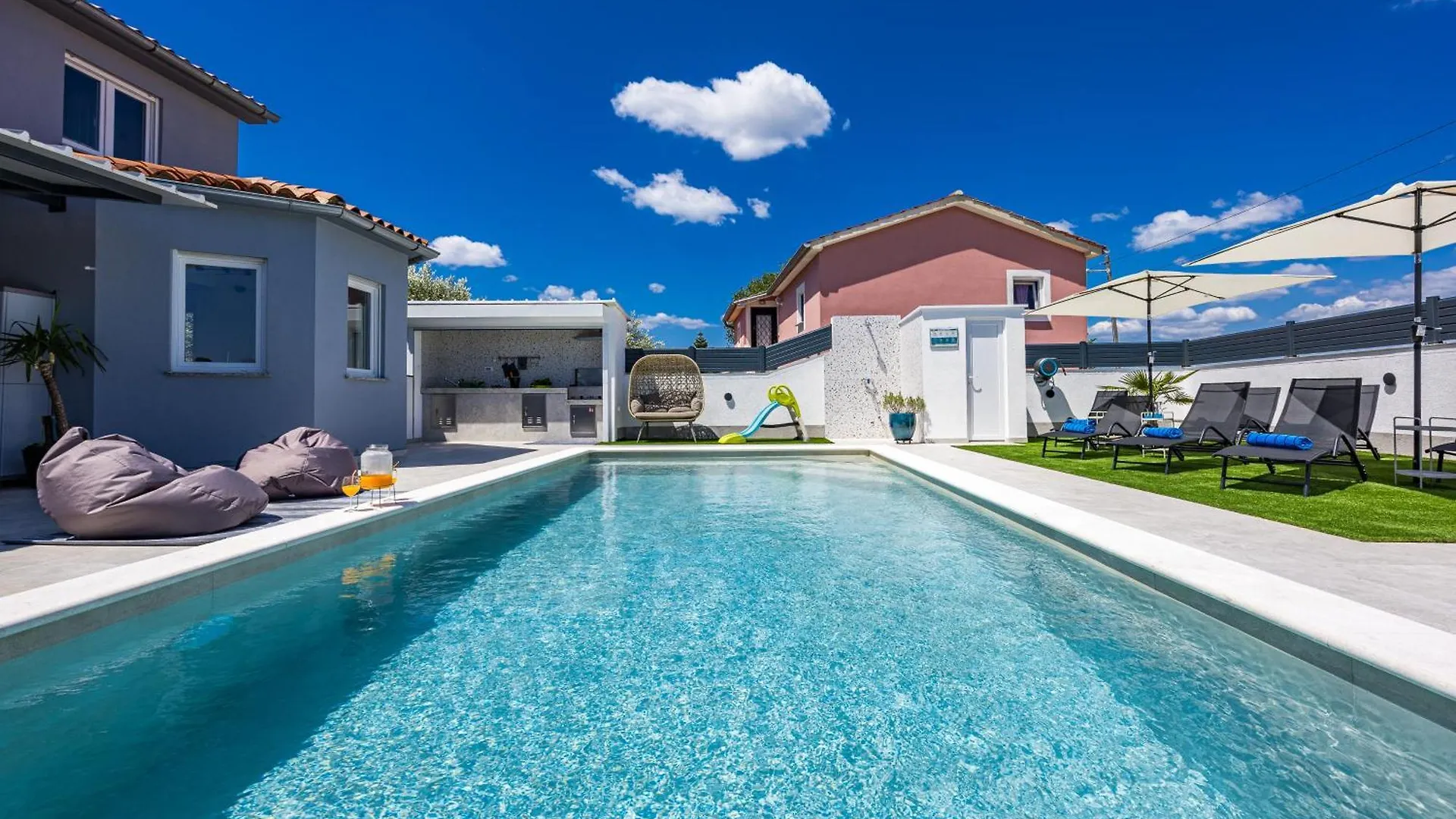Villa Loborika 2382